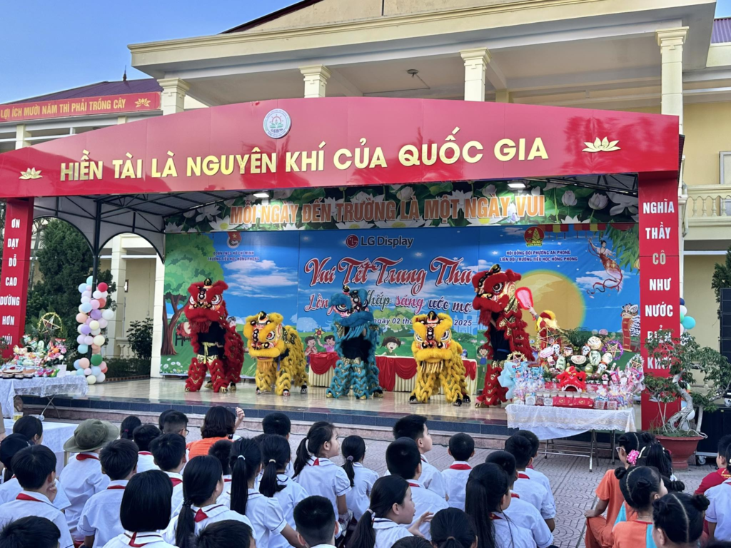 VUI TẾT TRUNG THU – LỒNG ĐÈN THẮP SÁNG ƯỚC MƠ Image 122 1024x768