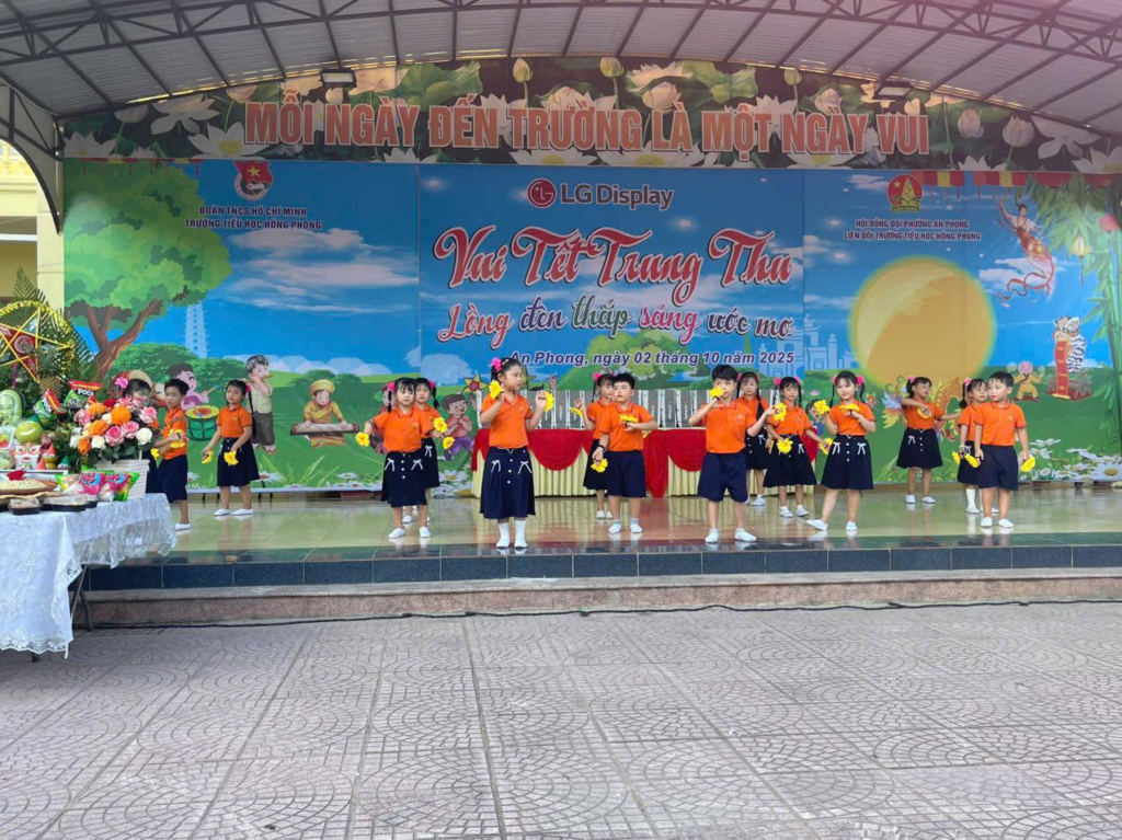 VUI TẾT TRUNG THU – LỒNG ĐÈN THẮP SÁNG ƯỚC MƠ Image 137 1024x767